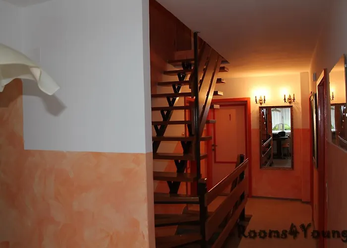 Rooms4young Konukevi *